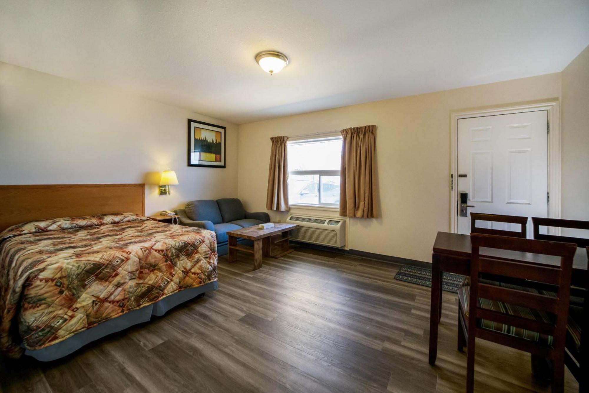 Canadas Best Value Inn Fort St John Fort St. John ภายนอก รูปภาพ