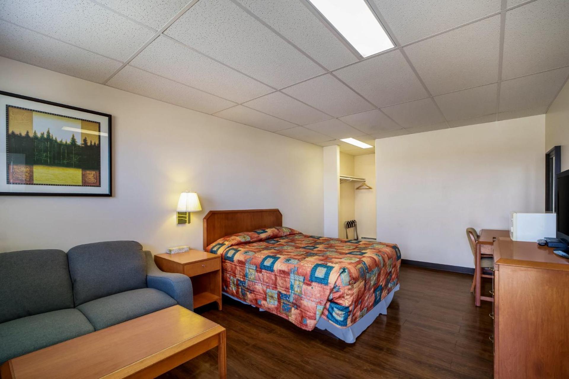 Canadas Best Value Inn Fort St John Fort St. John ภายนอก รูปภาพ